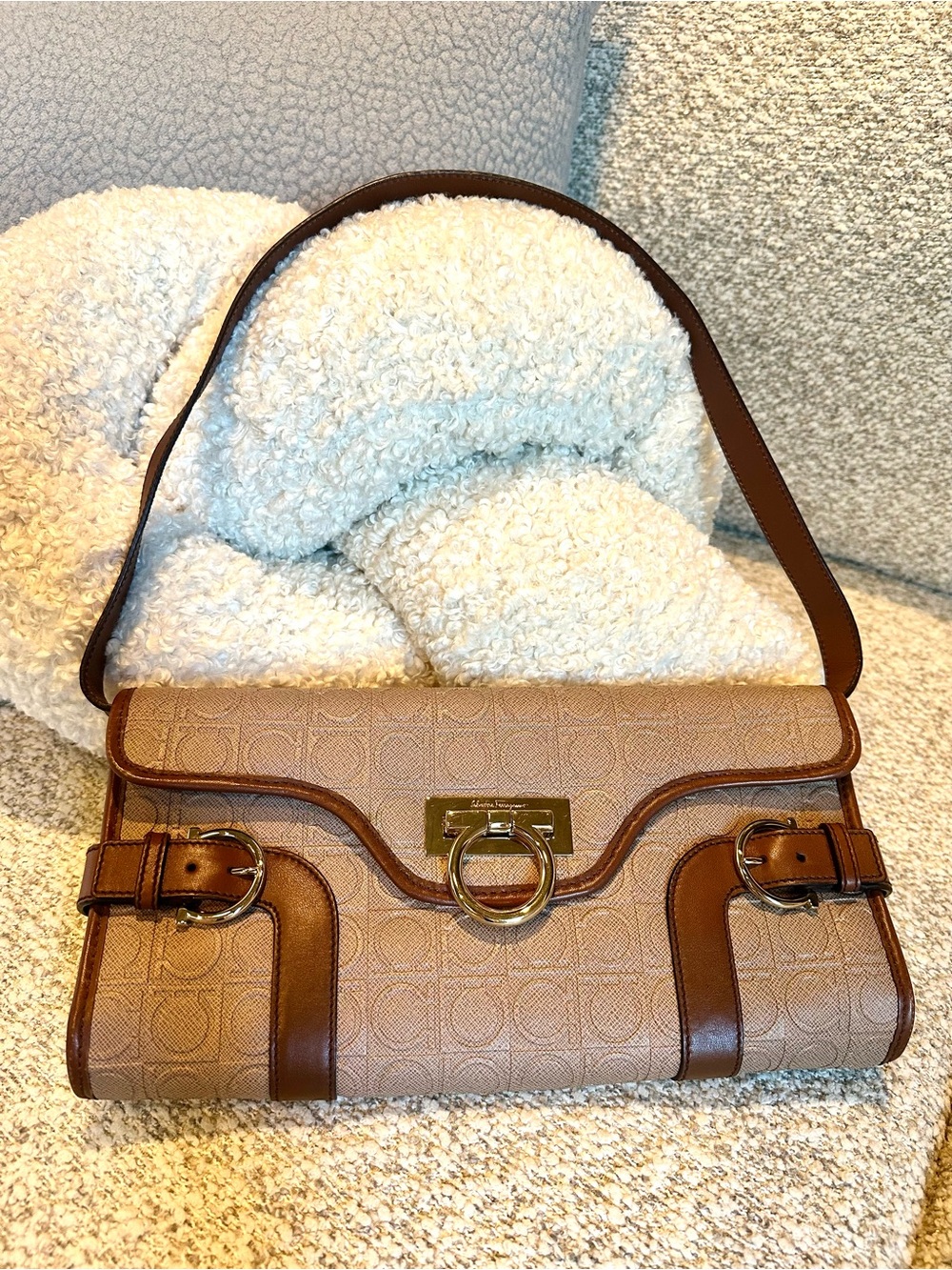 Like NEW! Salvatore Ferragamo Gancini Brown Bag - Converts to a Clutch! - Picture 10 of 16